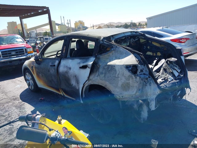 Tesla Model Y Long Range 2022 7SAYGAEE7NF484656 Image 3