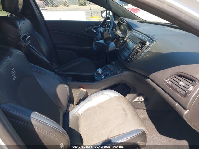 1C3CCCBBXGN182831 Chrysler 200 S