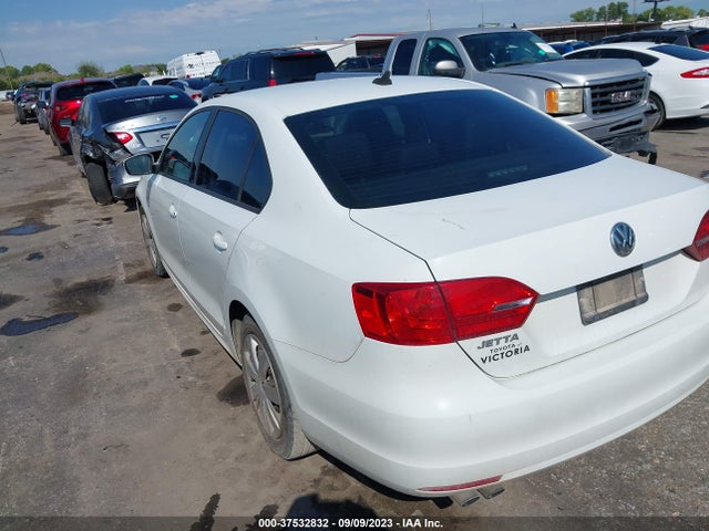 3VWD07AJXEM405785 Volkswagen Jetta Sedan Se