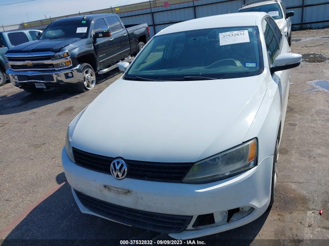 3VWD07AJXEM405785 Volkswagen Jetta Sedan Se