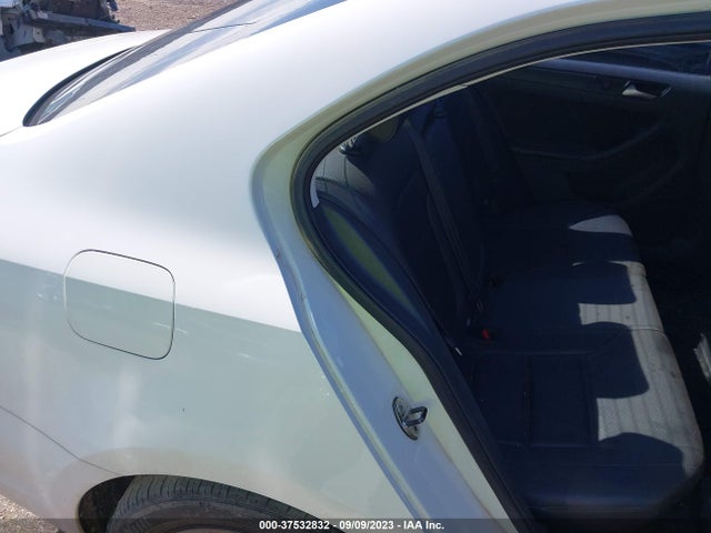 3VWD07AJXEM405785 Volkswagen Jetta Sedan Se