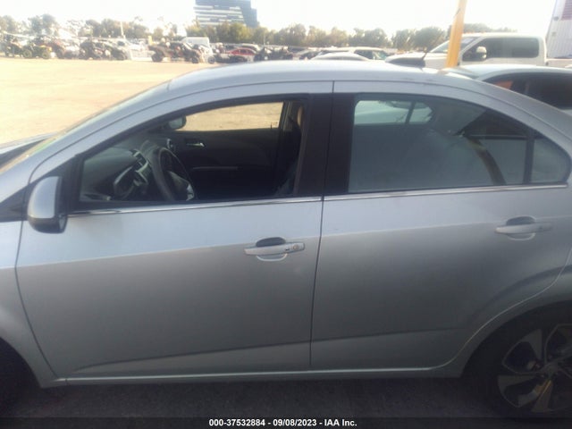 Chevrolet Sonic Premier 2018 1G1JF5SBXJ4103976 Image 14