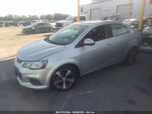 Chevrolet Sonic Premier 2018 1G1JF5SBXJ4103976 Image 2