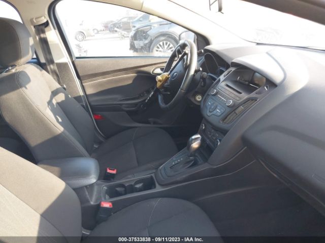 1FADP3F2XGL215620 Ford FOCUS SE