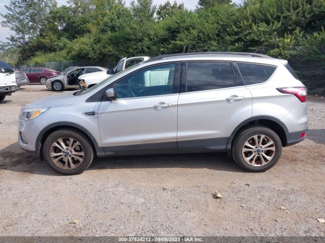 1FMCU9GD6JUB28621 Ford ESCAPE SE