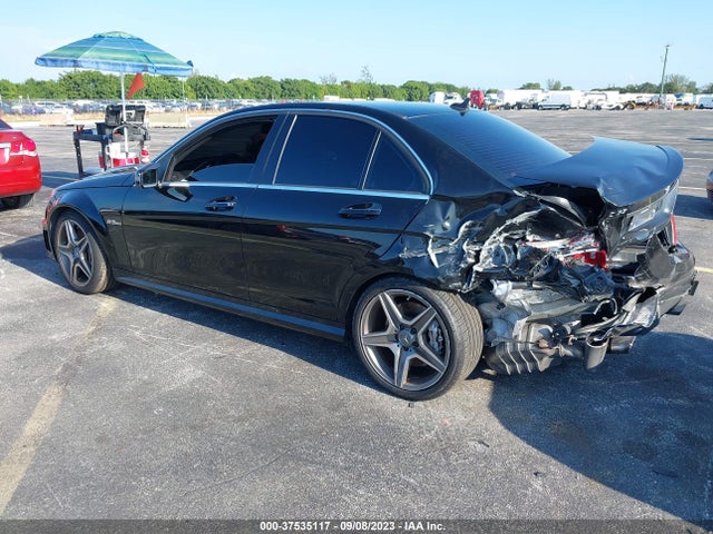 2011 MERCEDES-BENZ C-CLASS C 63 AMG VIN: WDDGF7HB7BF569543