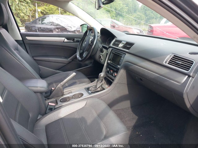 1VWBT7A31EC082289 Volkswagen Passat Se W/sunroof