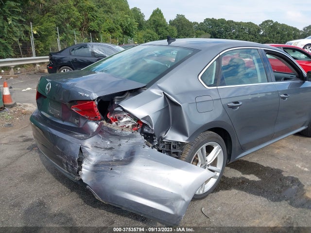 1VWBT7A31EC082289 Volkswagen Passat Se W/sunroof
