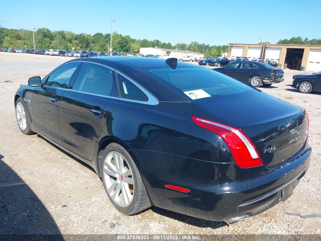 2016 JAGUAR XJ SAJWJ2GD3G8W02254 Photo 2