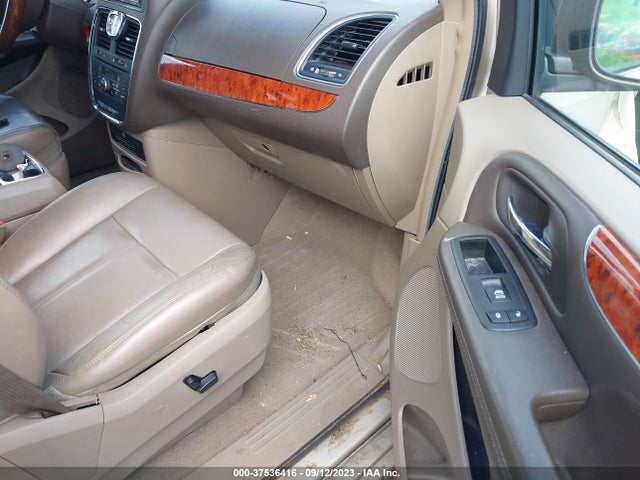 2C4RC1GG8FR742586 Chrysler Town & Country Limited Platinum