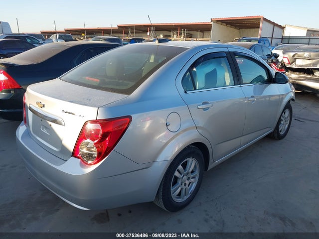 Chevrolet SONIC LT 2015 1G1JC5SH9F4108185 Image 4