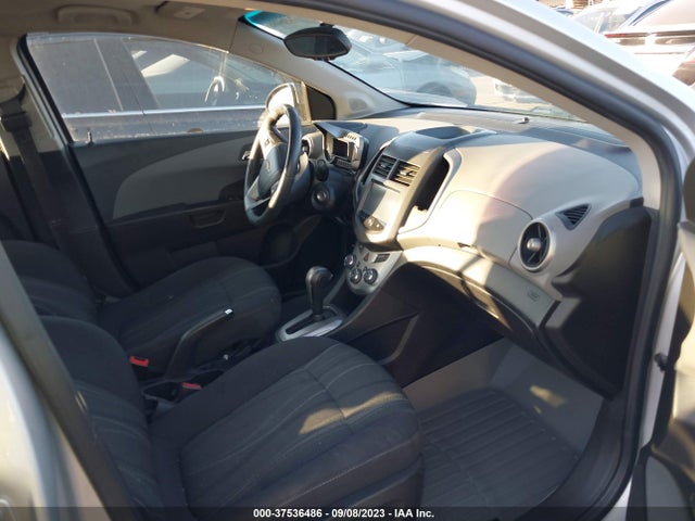 Chevrolet SONIC LT 2015 1G1JC5SH9F4108185 Image 5
