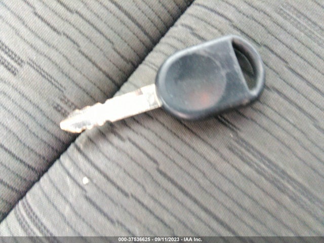 2011 FORD FOCUS SE VIN: 1FAHP3FNXBW200196