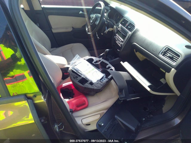 3VWD17AJ4EM228633 Volkswagen Jetta Sedan Se