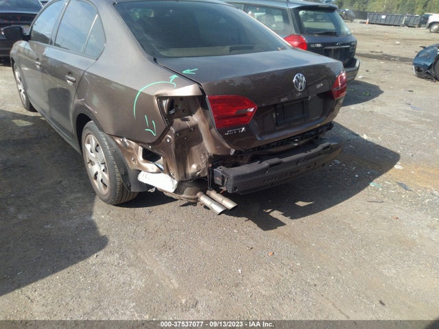 3VWD17AJ4EM228633 Volkswagen Jetta Sedan Se