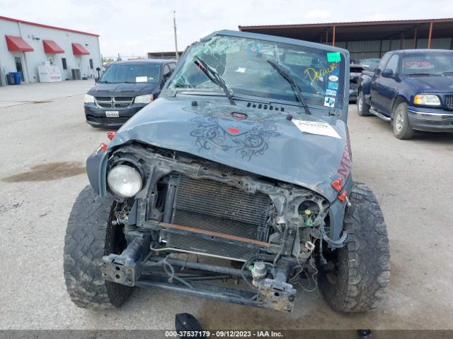 1C4BJWDG5EL305225 Jeep Wrangler Unlimited Sport
