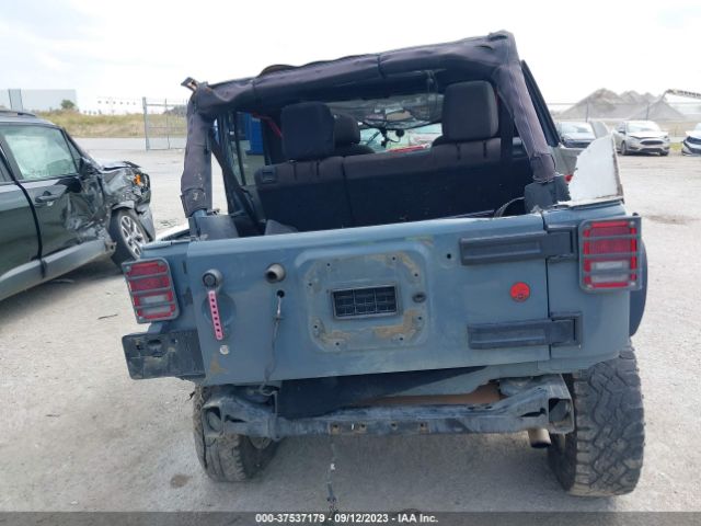 1C4BJWDG5EL305225 Jeep Wrangler Unlimited Sport