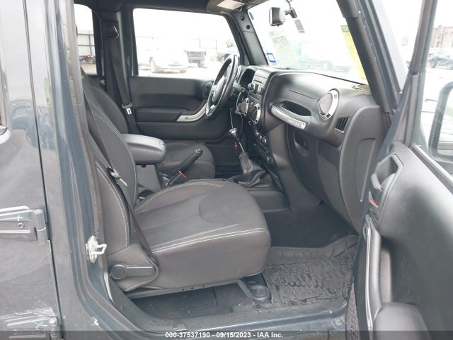 1C4BJWEG9HL597495 Jeep Wrangler Unlimited Sahara