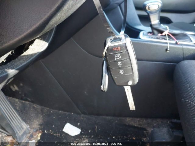 KNDPMCAC2J7367682 KIA Sportage Lx