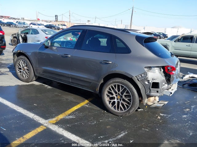 2018 PORSCHE MACAN WP1AB2A55JLB38104 Photo 2