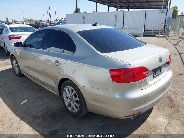 3VWD07AJ5EM239546 Volkswagen Jetta Sedan Se W/connectivity