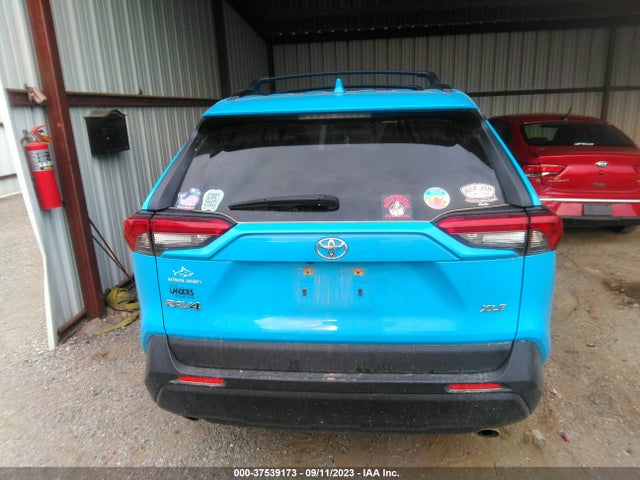 2021 TOYOTA RAV4 XLE VIN: JTMW1RFVXMD072563