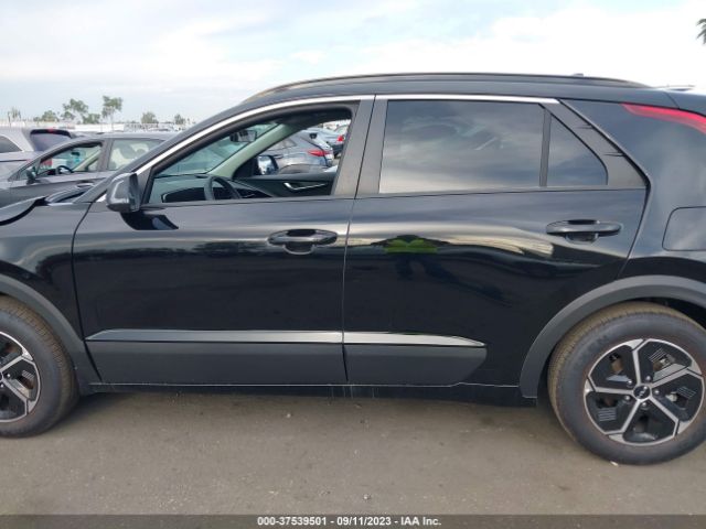 KNDCR3LE2P5077378 KIA NIRO EX