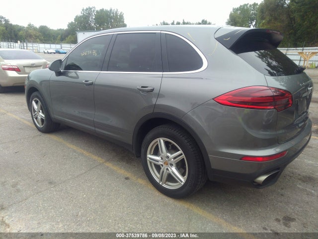 2016 PORSCHE CAYENNE WP1AA2A24GKA11254 Photo 2