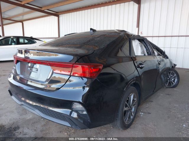 3KPF24AD9NE463783 KIA Forte Lxs