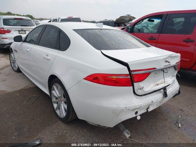 2016 JAGUAR XF SAJBF4BV7GCY12591 Photo 2