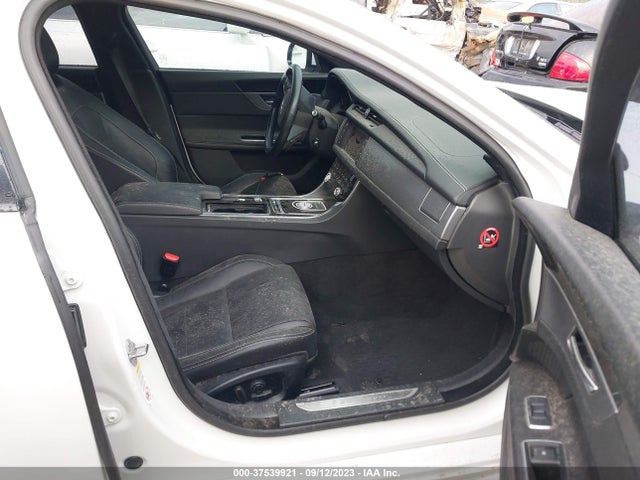 2016 JAGUAR XF SAJBF4BV7GCY12591 Photo 4