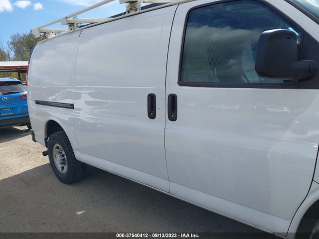 Chevrolet EXPRESS CARGO VAN 2018 1GCWGAFG0J1288212 Image 13