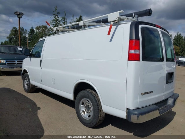 Chevrolet EXPRESS CARGO VAN 2018 1GCWGAFG0J1288212 Image 3