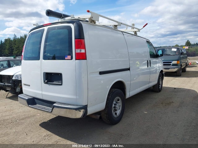 Chevrolet EXPRESS CARGO VAN 2018 1GCWGAFG0J1288212 Image 4