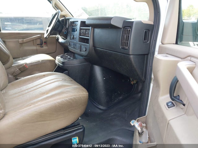 Chevrolet EXPRESS CARGO VAN 2018 1GCWGAFG0J1288212 Image 5
