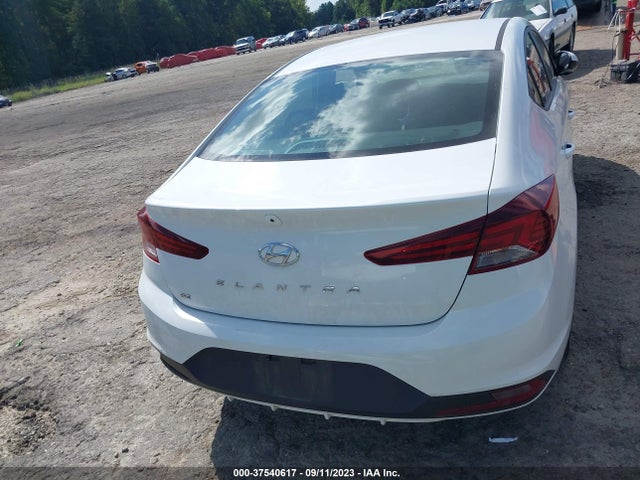 Hyundai ELANTRA SE 2019 5NPD74LF5KH437955 Image 16