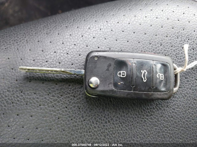 3VWLL7AJ9EM352709 Volkswagen Jetta Sedan Tdi