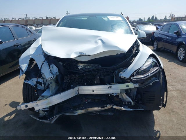 Tesla Model Y Long Range 2021 5YJYGDEE9MF087642 Image 11
