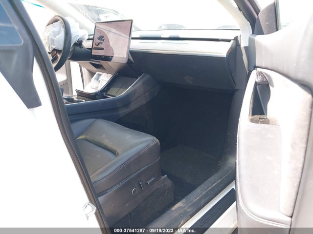 Tesla Model Y Long Range 2021 5YJYGDEE9MF087642 Image 5