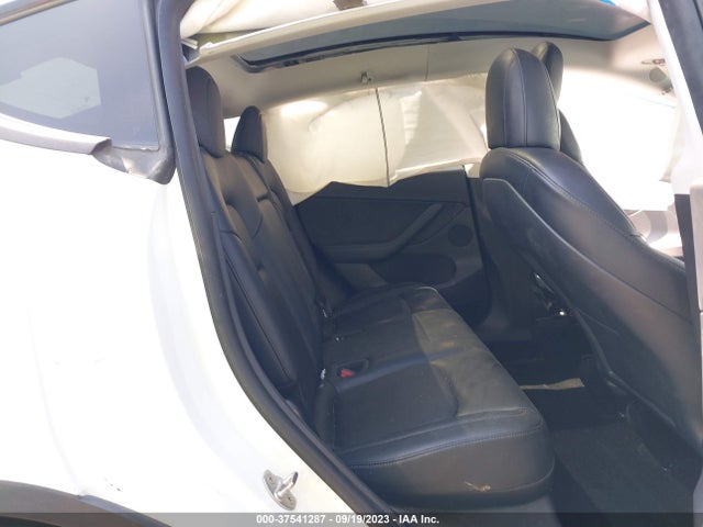 Tesla Model Y Long Range 2021 5YJYGDEE9MF087642 Image 8