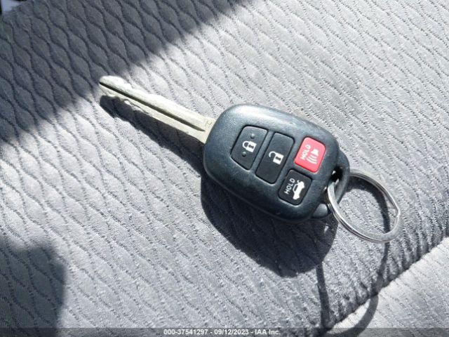 5YFBURHE7FP207498 Toyota COROLLA LE