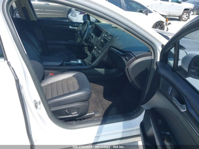 3FA6P0HD7JR161370 Ford FUSION SE
