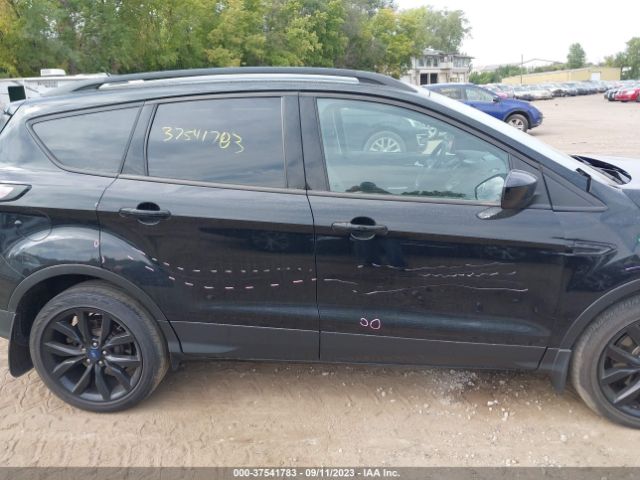 1FMCU9GD0JUC23000 Ford ESCAPE SE