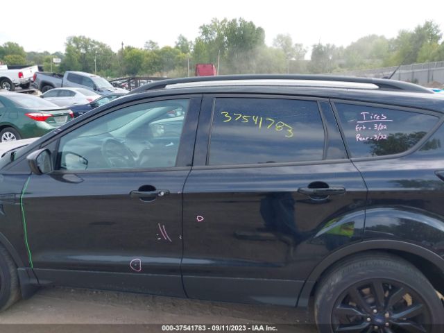 1FMCU9GD0JUC23000 Ford ESCAPE SE