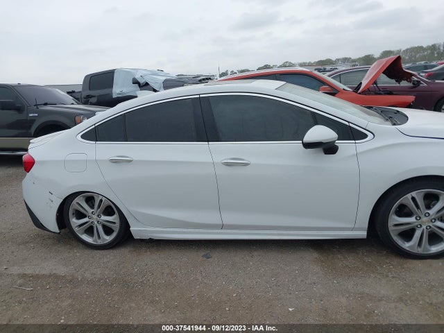 Chevrolet Cruze Premier 2018 1G1BF5SM7J7190742 Image 13