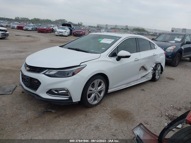 Chevrolet Cruze Premier 2018 1G1BF5SM7J7190742 Image 2