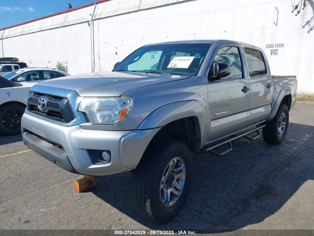Toyota TACOMA 2015 3TMLU4EN1FM164845 Image 2