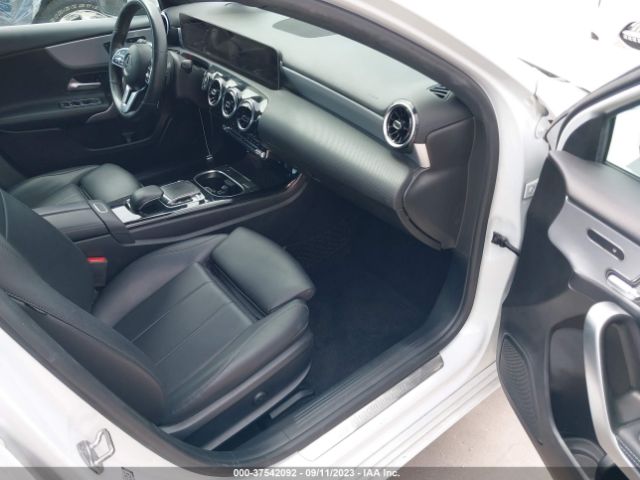 WDD3G4EBXKW024029 Mercedes-Benz A-class A 220