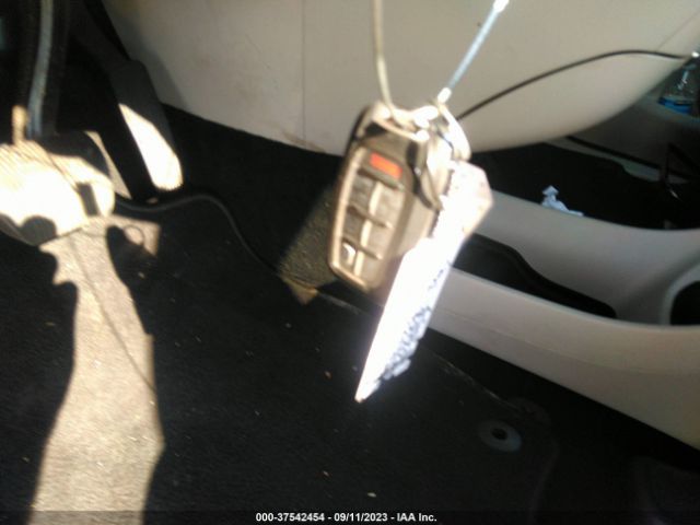 2C4RC1DGXMR516521 Chrysler Voyager Lxi