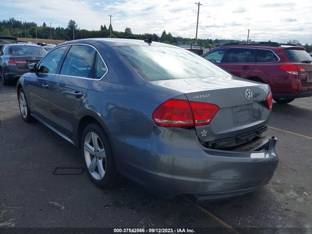 2013 VOLKSWAGEN PASSAT SE W/SUNROOF & NAV VIN: 1VWBP7A32DC022167
